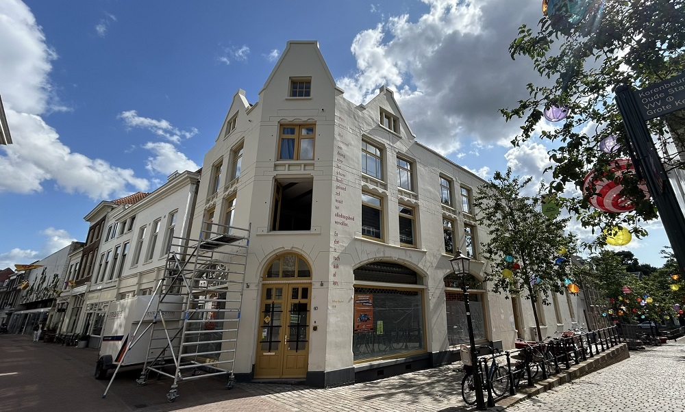 Platenzaak 'Nooit Gewoon' is eruit, 'Used Products' komt erin 