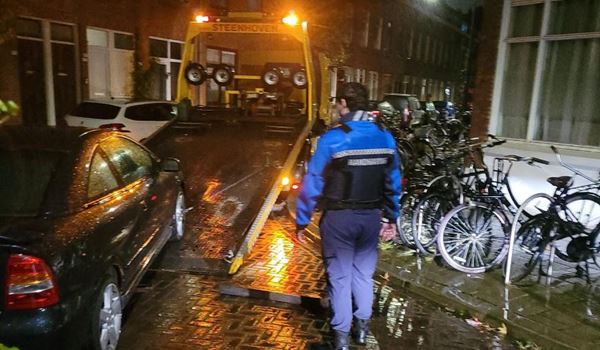 Auto met verlopen exportkenteken afgesleept in Schiedam Oost