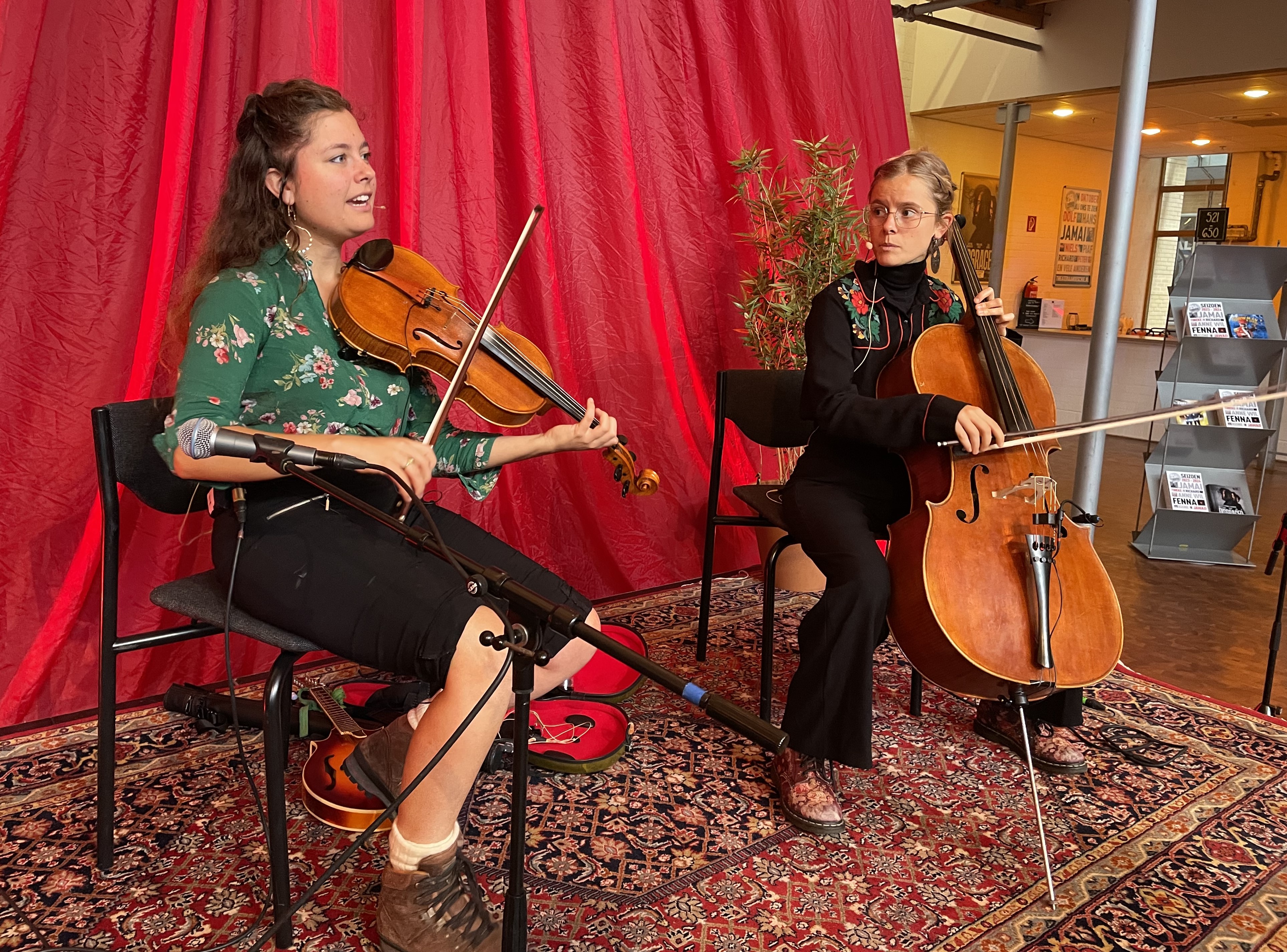 Escarteen Sisters treden op bij het lunchconcert