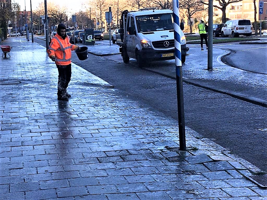 Code geel wegens 'plaatselijk verraderlijke gladheid' 