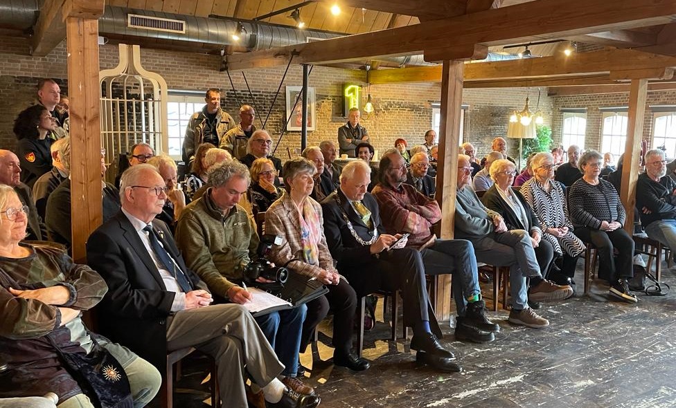 Veel brandweerlieden bij opening expositie 'Brand bij de Branders'