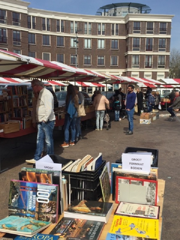 Kramen vol Boeken & Vinyl in Schiedam Centrum