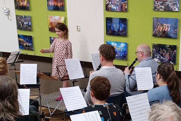 Mini-maestro in de Kindermuziekweek