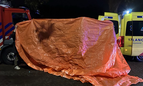 Te water geraakt persoon aan Westerkade