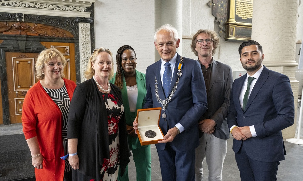 Tijdperk Lamers afgesloten met lintje en gemeentelijke penning/lof