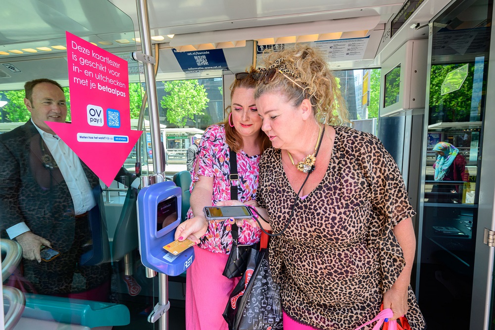 Bij RET kun je ook betalen met contactloze betaalpas of creditcard