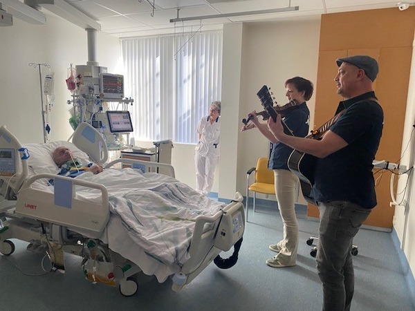 Livemuziek op IC mogelijk gemaakt door Franciscus Foundation