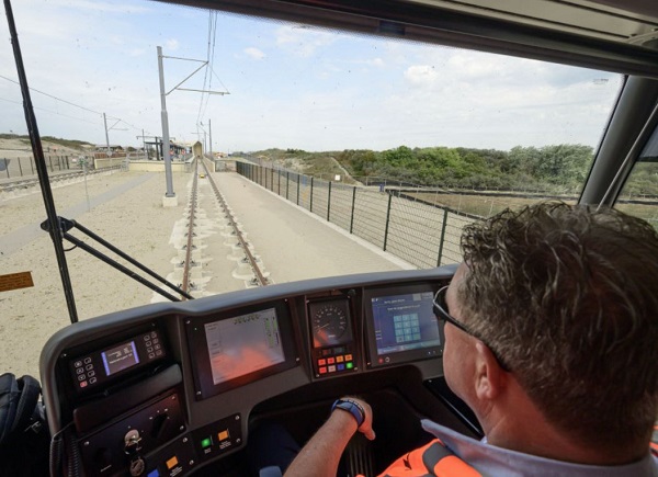 "Prachtig hoe je zo de duinen inrijdt"
