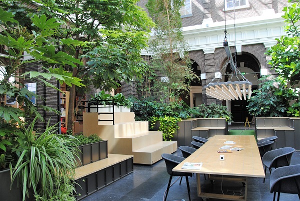 Financiële goeroe Annemarie van Gaal te gast in de Korenbeurs