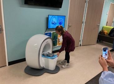 DeltaPORT Donatiefonds geeft Sophia geld voor kittenscanner