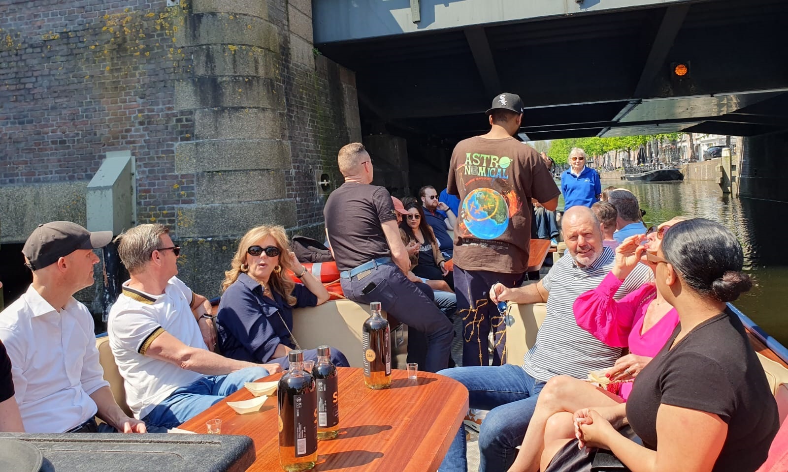 Varen in Schiedam mét Indische cake gedoopt in jenever