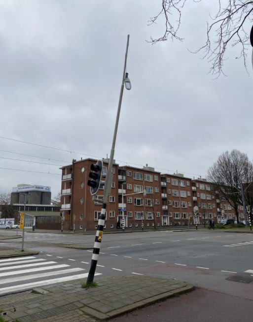 Mast scheefgereden, verdachte aangehouden