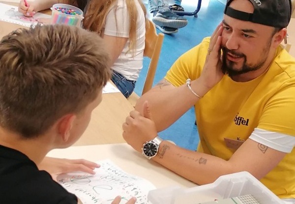 Stadsdichter KMR organiseert schrijfsessie voor jongeren