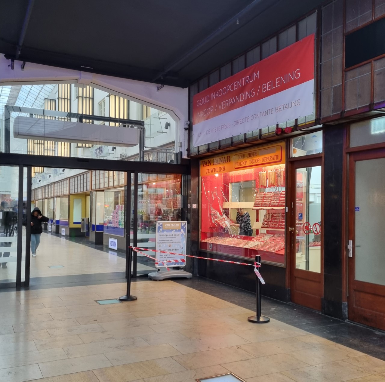 Politie vraagt om camerabeelden van overval op juwelier