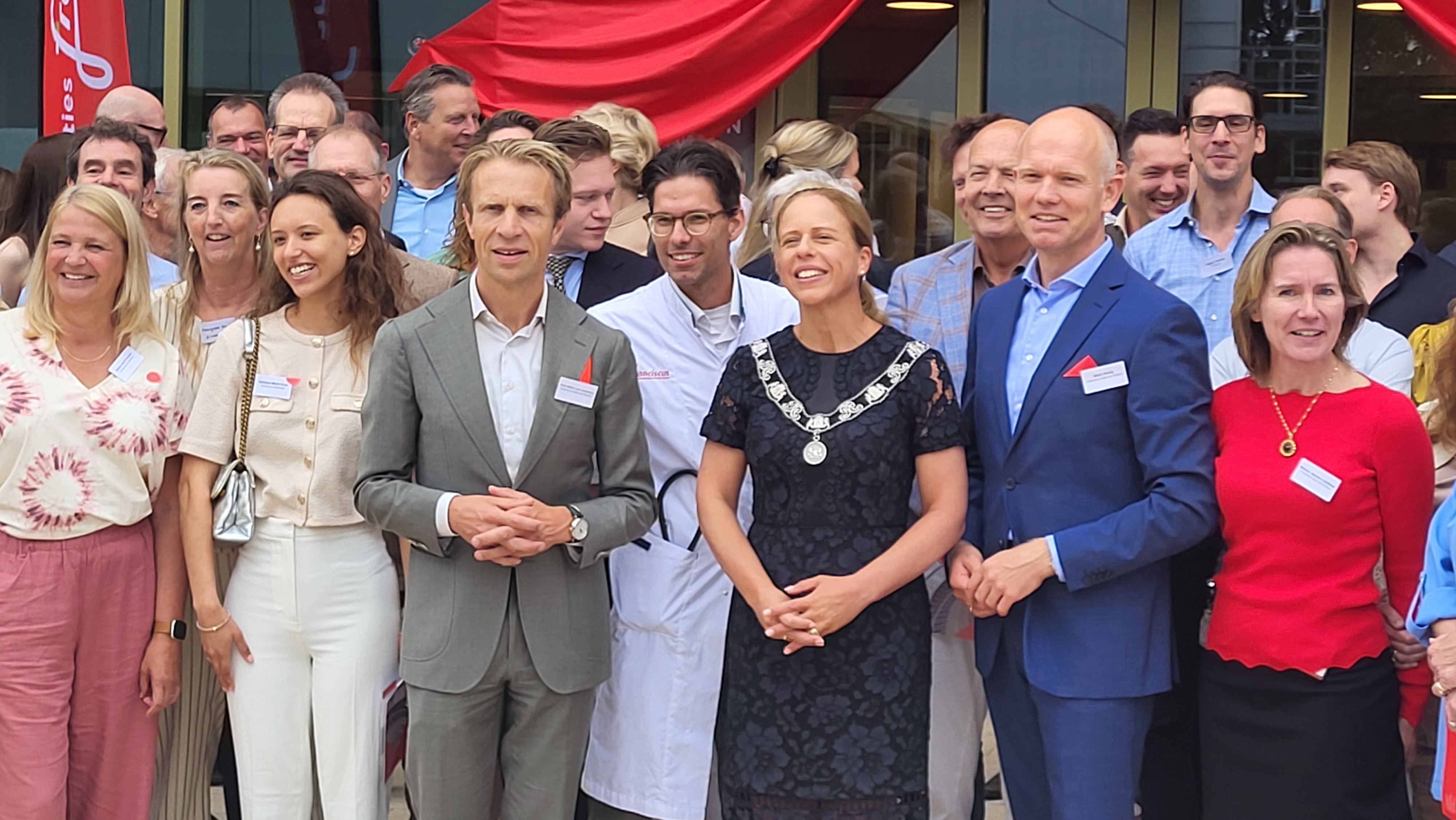 Burgemeester Schouten opent nieuwbouw Franciscus Gasthuis