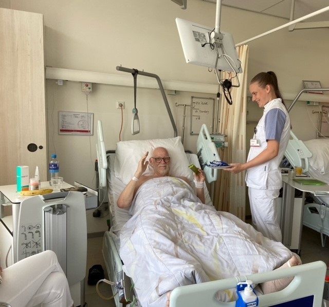 Een ijsje gaat er goed in bij patiënten in het ziekenhuis