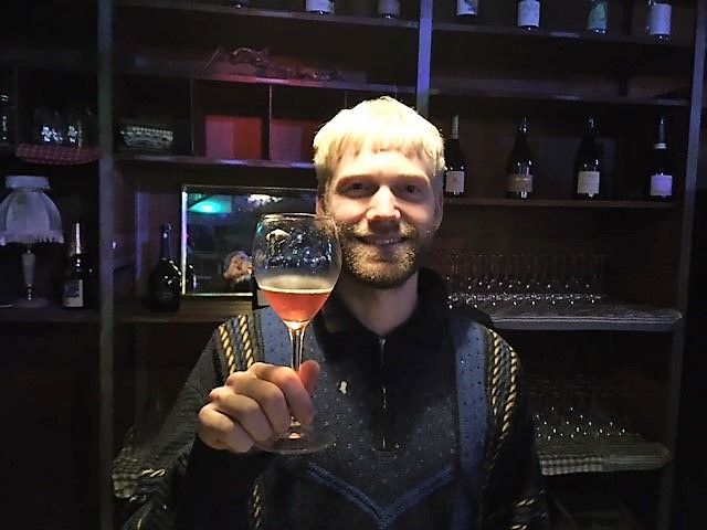 Er is vanaf vandaag een wijnbar in de Glasfabriek