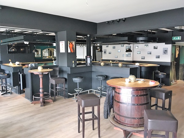 Café 't Hoefijzer in Kethel wordt een 'stamkroeg nieuwe stijl'