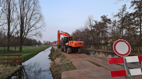 Kade bij de Harreweg wordt opgehoogd