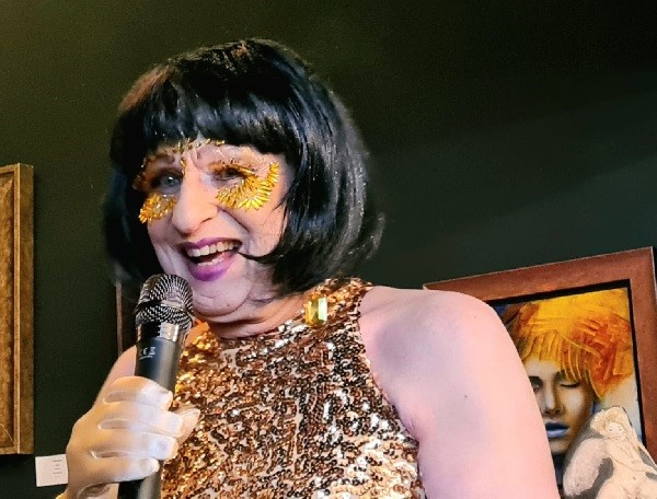 Openingsact door Lelly Belly (= Chris Zijdeveld)