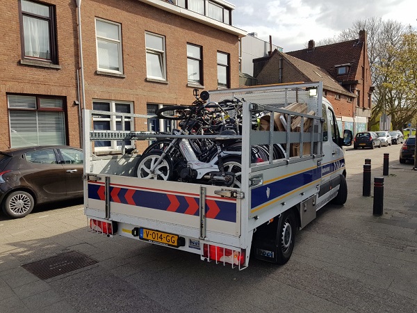 Ruim 40 zwerf(brom)fietsen verwijderd in Schiedam Oost 
