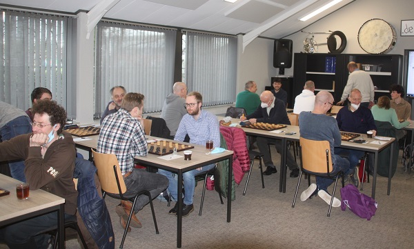 Van Stigt Thans kan in volgende wedstrijd landskampioen dammen worden