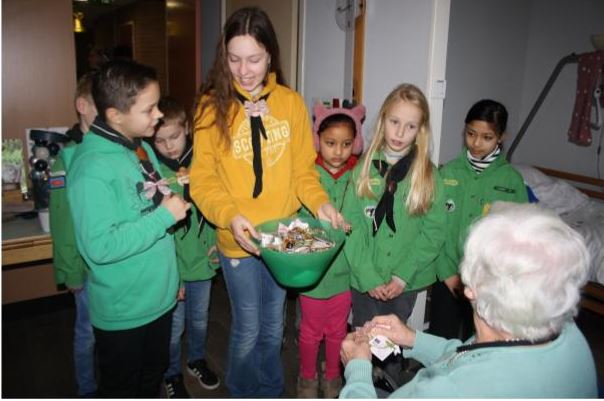 Scouting wenst verzorgingstehuizen een warm hart toe