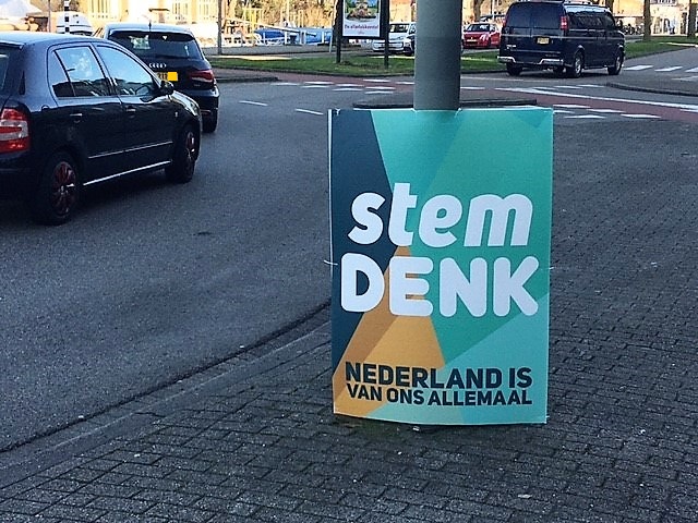 Sandwichborden DENK zorgen voor reuring