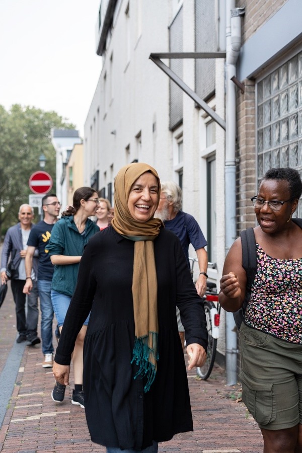 700 duizend stappen en 400 ontmoetingen 