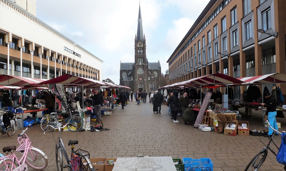 Hier lees je nog drie data van deze snuffelmarkt op zondag