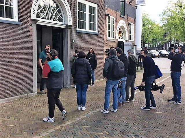 Eurovisieteam Portugal en cameraploeg bezoeken Jenevermuseum