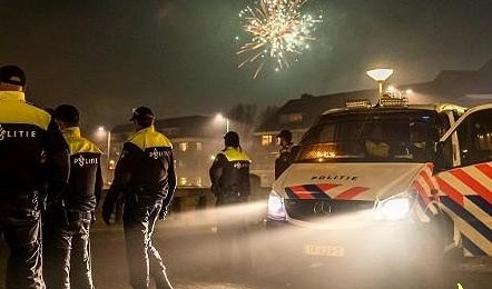 Je kunt vuurwerkoverlast aan politie per whatsapp doorgeven