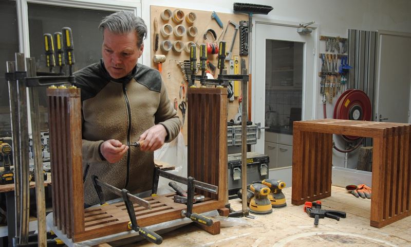'Maatwerk: van gebruikt hout nieuwe duurzame meubels maken'
