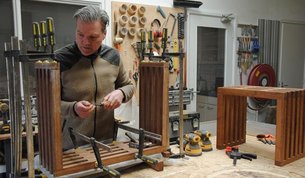 'Maatwerk: van gebruikt hout nieuwe duurzame meubels maken'
