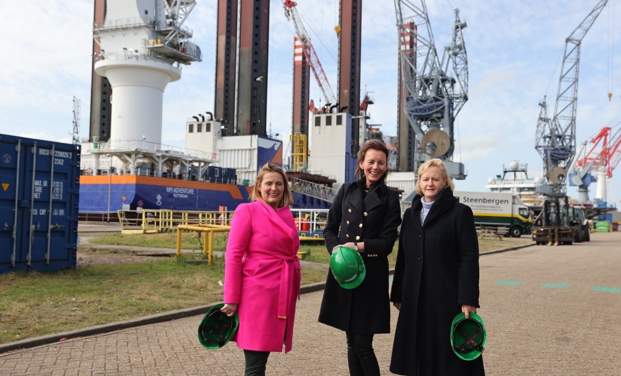 'Zeeschepen in de haven, gebruik laten maken van elektriciteitsnet'