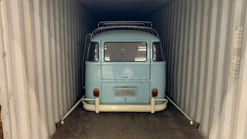 Voor 80 miljoen euro drugs tussen busjes en bier