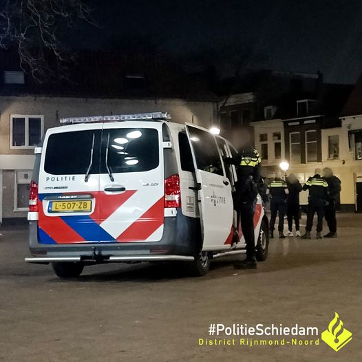 Met mes zwaaiende man onder dreiging van taser aangehouden