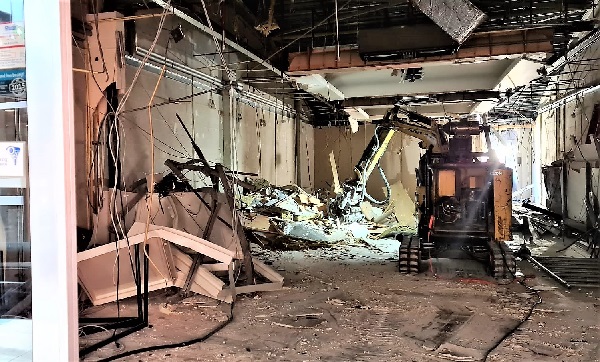 Er is weinig meer over van die luxe winkel Douglas in Schiedam