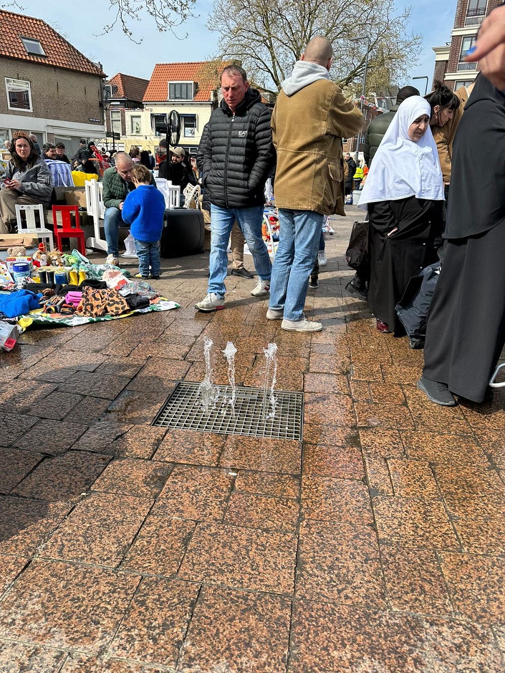 Met het prachtige weer genieten van de diverse kleedjesmarkten