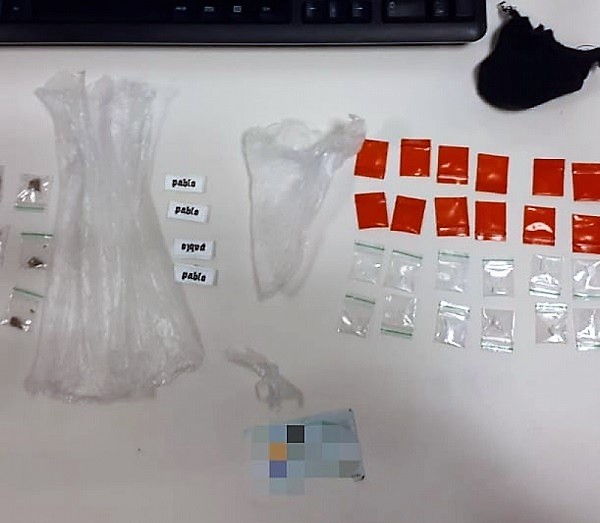 Man dumpt drugs bij achtervolging; politie rekent hem in