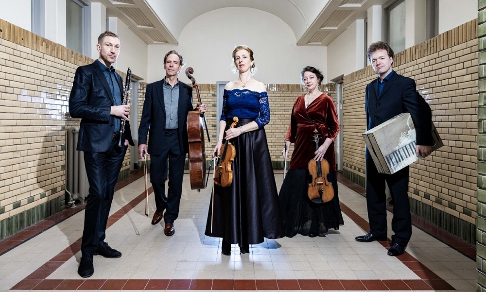 Concert met pianist die één hand kan gebruiken in Westvest90-kerk
