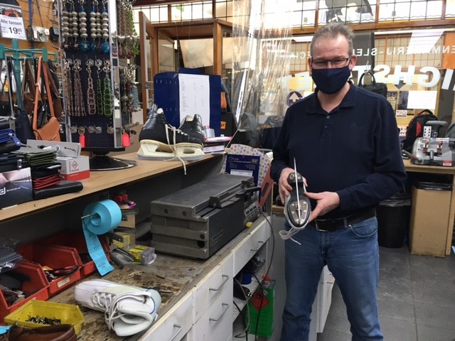 Schaatsen slijpen bij Schoenmakerij Highstreet in de Passage