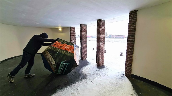 Kunstenaar laat zich niet weerhouden