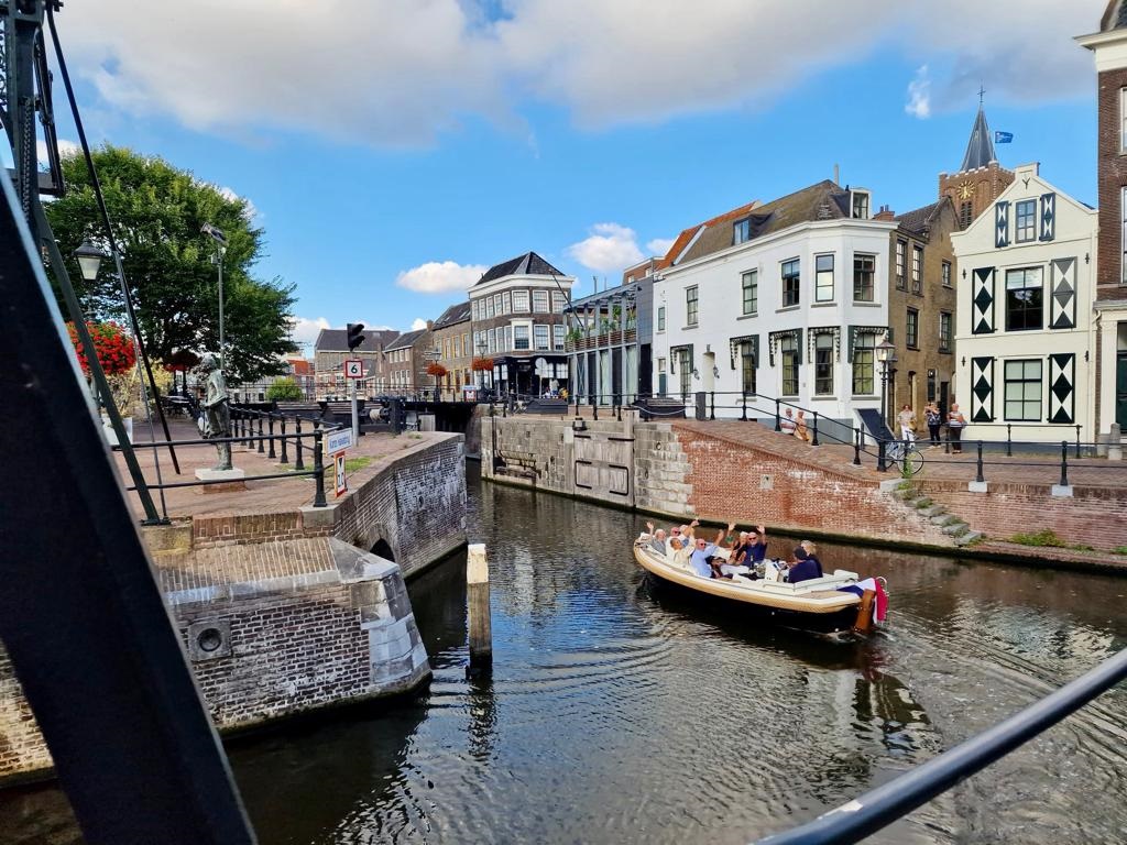 S'loep Schiedam neemt nieuwe sloep 'Liduina' in de vaart