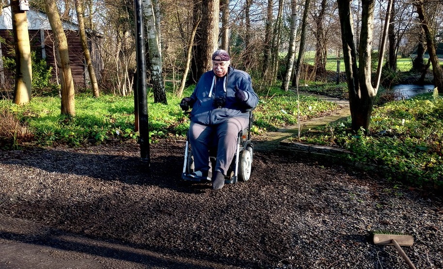 Verbetering voor mindervaliden van tuin De Boshoek