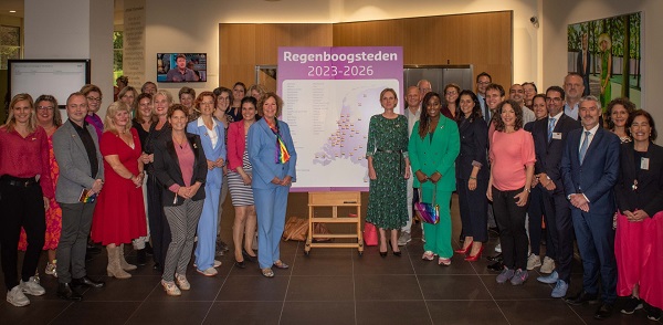 Gemeente Schiedam tekent regenboogconvenant met OCW