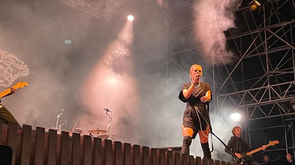 Rotterdamse Davina Michelle sluit 1e dag Schiedams festival af