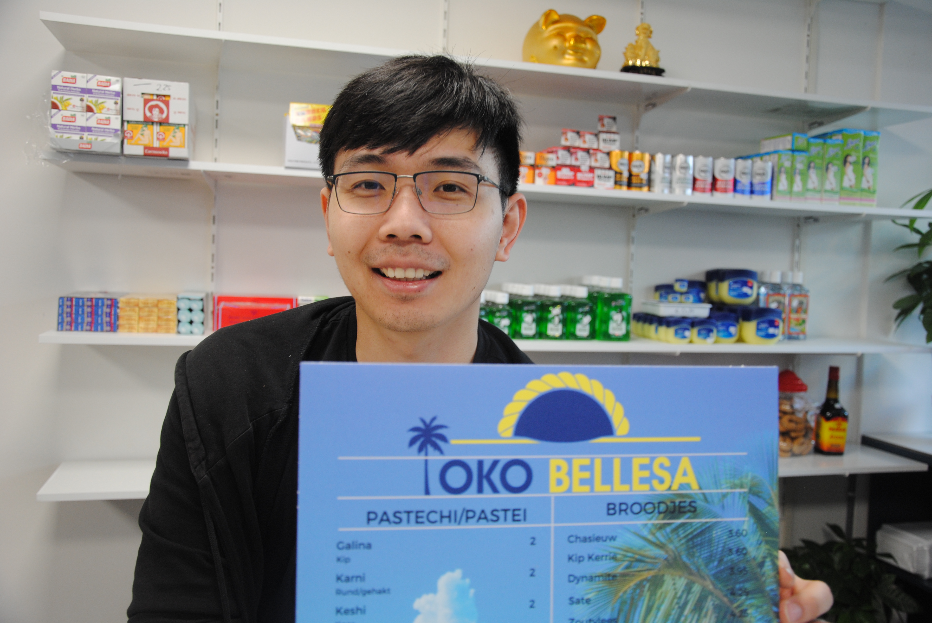 Toko Bellesa gaat morgen open en laat pasteitjes gratis proeven