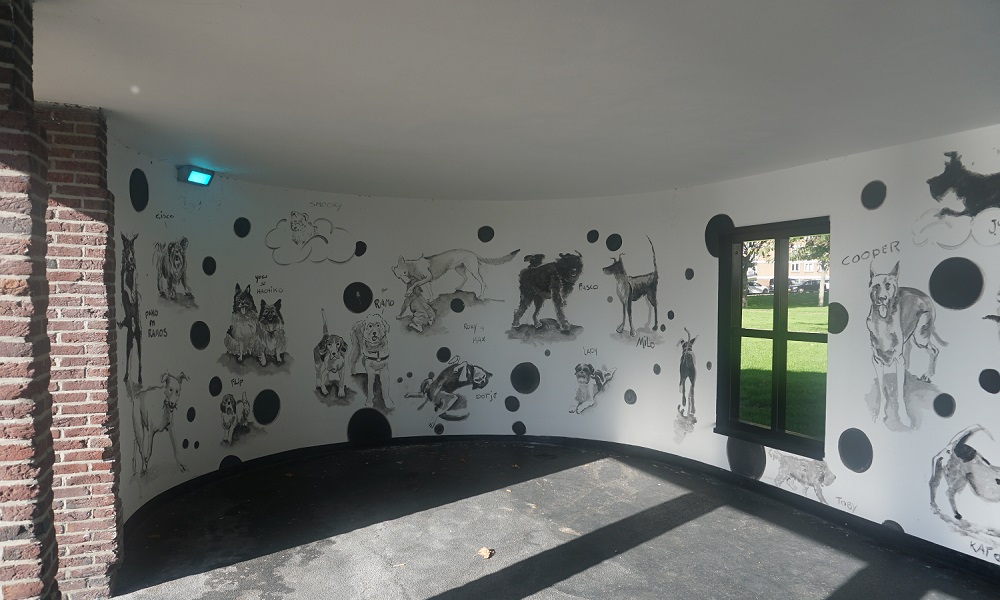 Hondenportretten Schreihuisje zijn verdwenen onder laag verf