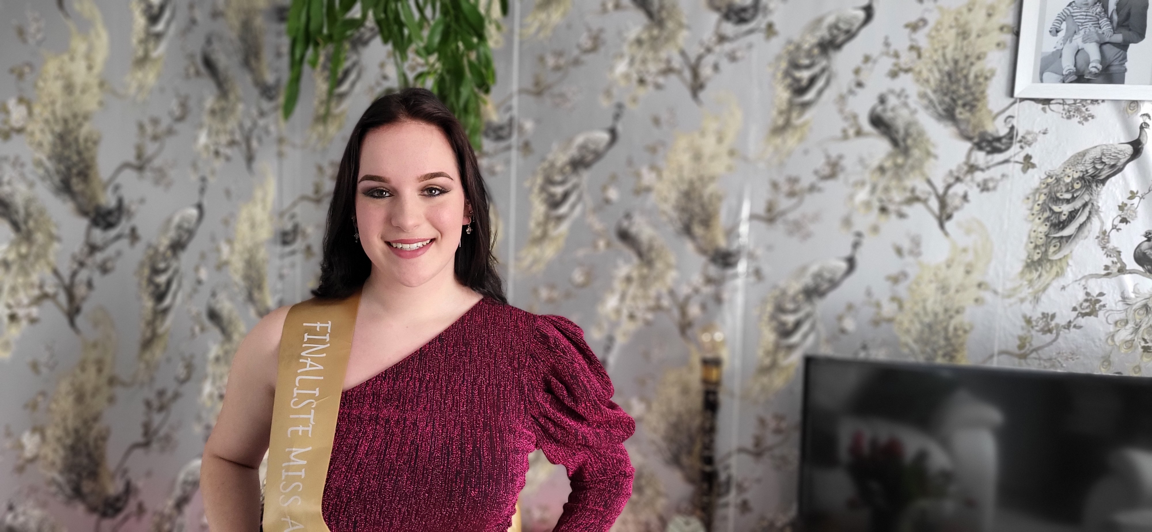 Schiedamse Iris in de finale van miss Aura-verkiezing